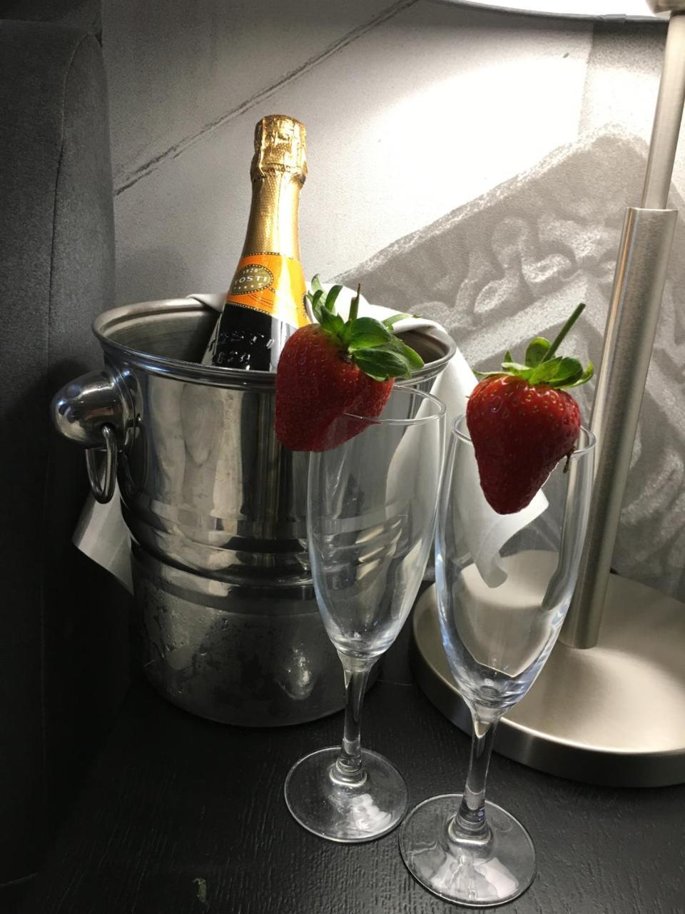 New Northumbria Hotel Нюкасъл ъпон Тайн Екстериор снимка